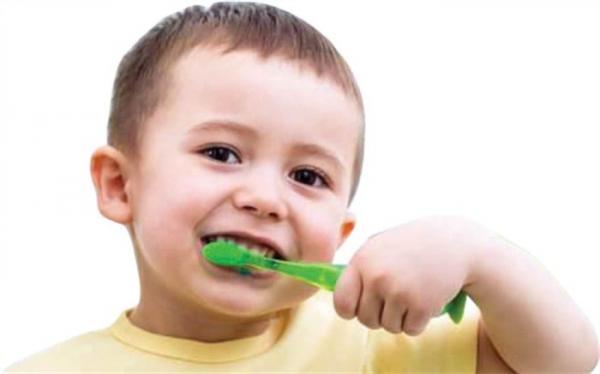 بچه ها را به مسواک زدن عادت دهیم