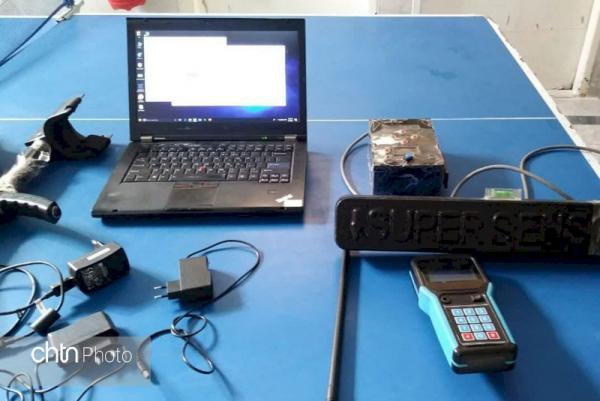 کشف یک دستگاه فلزیاب به همراه متعلقات در منطقه تاریخی غرفاب شهرستان گلپایگان