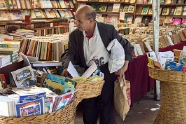 مراکشی ها کتاب ها را در قفسه های مواد خوراکی قرار داده اند