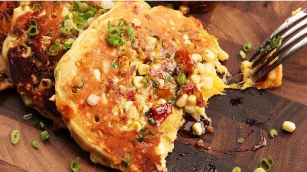 طرز تهیه پنکیک پنیر و بیکن؛ یک برانچ عالی و خوشمزه