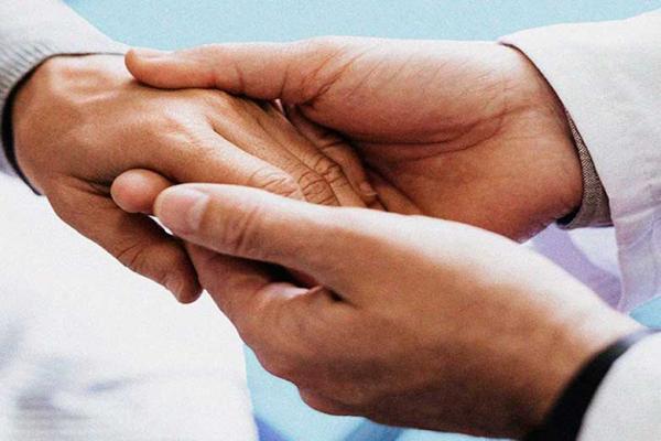 چرا ناخن ها به رنگ آبی در می آیند؟