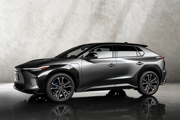 کراس اوور الکتریکی و مفهومی تویوتا BZ4X وارد بازارهای ایالات متحده می گردد