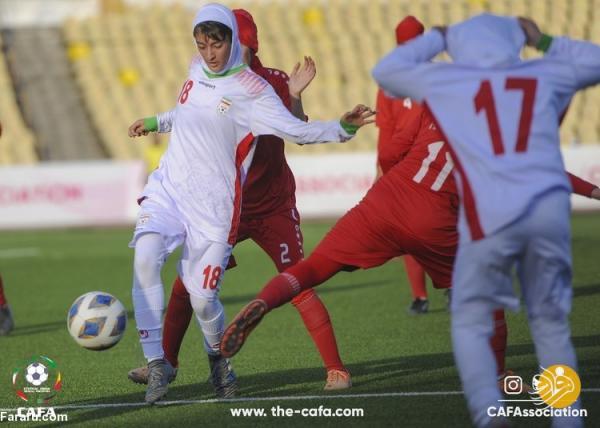 (تصاویر) رقابت دختران فوتبالیست ایران برابر افغانستان