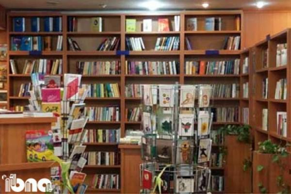 افزایش یارانه خرید مشتریان به تناسب قیمت کتاب، شهرداری و خانه کتاب برای تبلیغات شهری توافق نمایند
