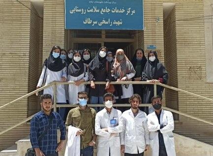جهادگران دانشگاه علوم پزشکى ایلام به مردم روستاى سرطاف جهادگران دانشگاه علوم پزشکى ایلام به مردم روستاى سرطاف خدمت رسانى کردند