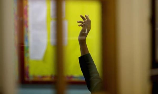 بازگشایی مجدد 2 مدرسه خارج از کشور، یاری 4 درصدی سازمان های بین المللی برای تحصیل اتباع در ایران
