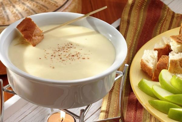 8 غذای معروفی که باید در سوئیس امتحان کنید، عکس