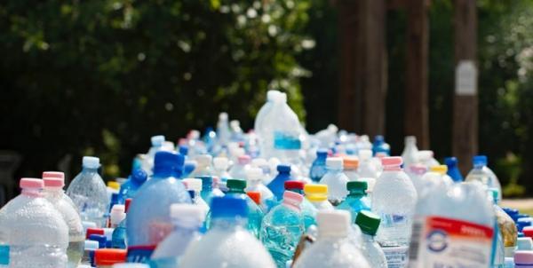 رباتی که با زباله جعبه بسته بندی درست می نماید