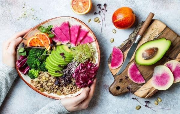 همه چیز درباره خام گیاهخوای؛ خواص، خطرات و رژیم های غذایی