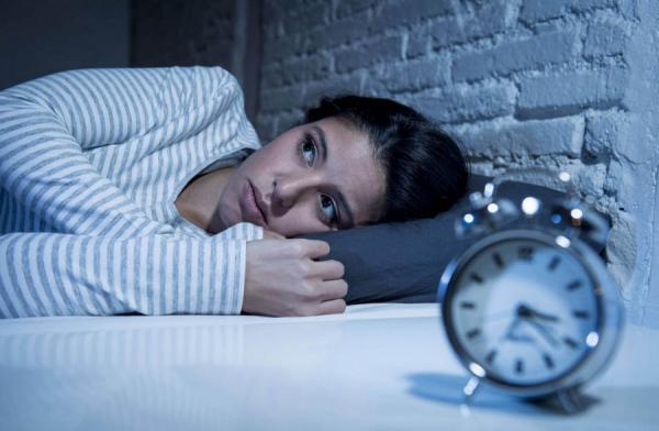 نگاه متفاوتی به یک مشکل خواب شایع: واقعا چرا بعضی ها یکی دو ساعت بعد از خواب بیدار می شوند و یک ساعتی کلنجار می فرایند تا دوباره خوابشان ببرد؟