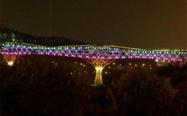 پل طبیعت نارنجی می گردد