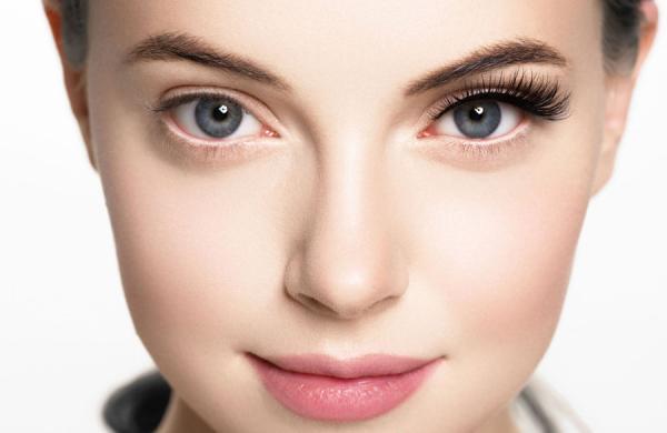 هر آنچه باید درباره اکستنشن و لمینت مژه بدانید