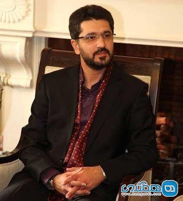 امیرحسین مدرس از خانه برنامه اجرا می کند امیرحسین مدرس از خانه برنامه اجرا می کند