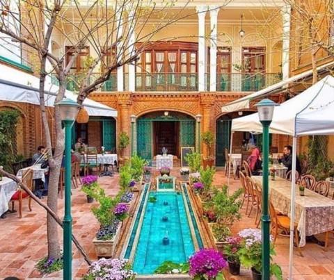 خانه فاموری؛ مکانی به دور از هیاهو در خیابان های شلوغ جمهوری