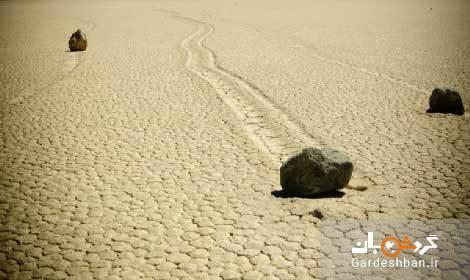 کویر اسرارآمیز کالیفرنیا که در آن سنگ ها راه می فرایند!