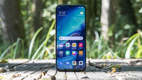 در سال 2025 گوشی های 5G اندرویدی 65 درصد ارزان تر از آیفون های 5G هستند