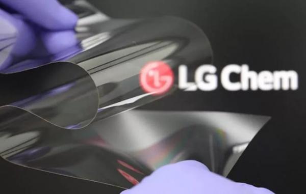 نمایشگر تاشوی جدید LG به محکمی شیشه است و چین خوردگی را کمتر نمایشگر تاشوی تازه LG به محکمی شیشه است و چین خوردگی را کمتر می نماید