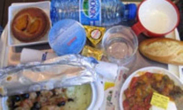 غذای چرب در ظرف پلاستیکی یعنی سرطان