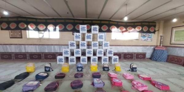 گروه جهادی شهید همدانی 150 بسته نوشت افزار به دانش آموزان اهدا کرد