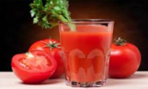 فوائد آب گوجه فرنگی برای پوست فوائد آب گوجه فرنگی برای پوست