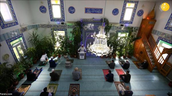 امام جماعت مسجد را گلستان کرد