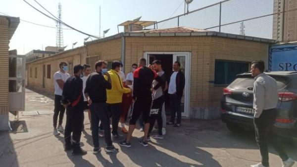 حاضر نشدن پدیده مقابل مس جدی تر شد، بازیکنان چک 10 درصدی را حاضر نشدن پدیده مقابل مس جدی تر شد، بازیکنان چک 10 درصدی را پس زدند