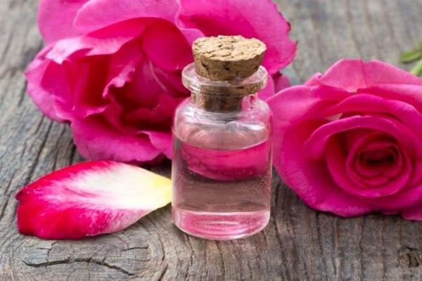 آشنایی با انواع گلاب و فواید آن