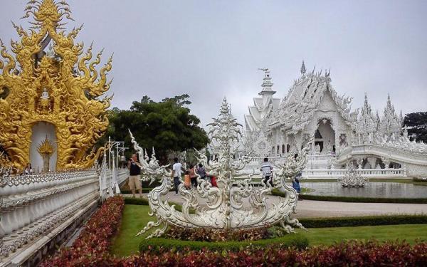 سفری به سرزمین عجایب: کشف رازهای معبد سفید تایلند