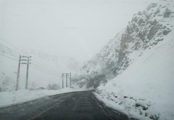 برف راه 620 روستای لرستان را بست ، قطع برق 20 روستا