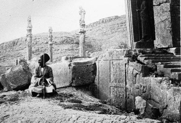 عکس های دیده نشده از تخت جمشید و کعبۀ زرتشت در دوران قاجار